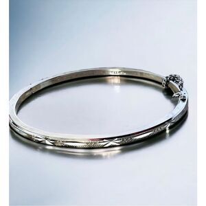 Pastelli | Vintage Diamond Cut Hinged Bangle Bracelet Silver Tone ‎ Collectible